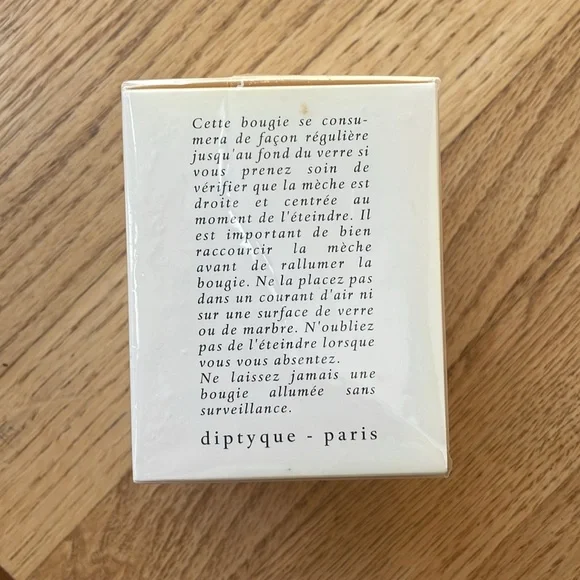 diptyque violet scented candle - Picture 4 of 5